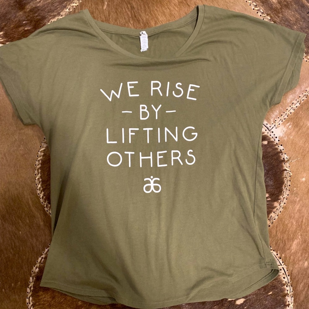 We rise T. Size Medium.